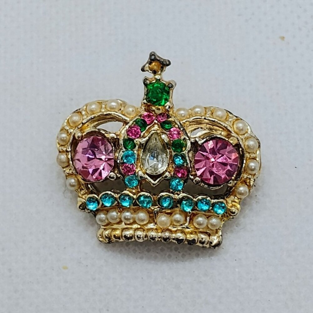 VTG Crown Shaped Gold Tone Brooch Pink Blue Green Rhinestones w/ Faux Pearls 1" - Picture 2 of 4